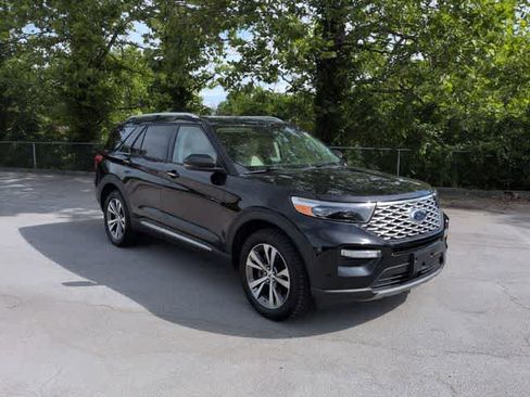 Used 2020 Ford Explorer Platinum w/ Premium Technology Package AWD/4WD image 2