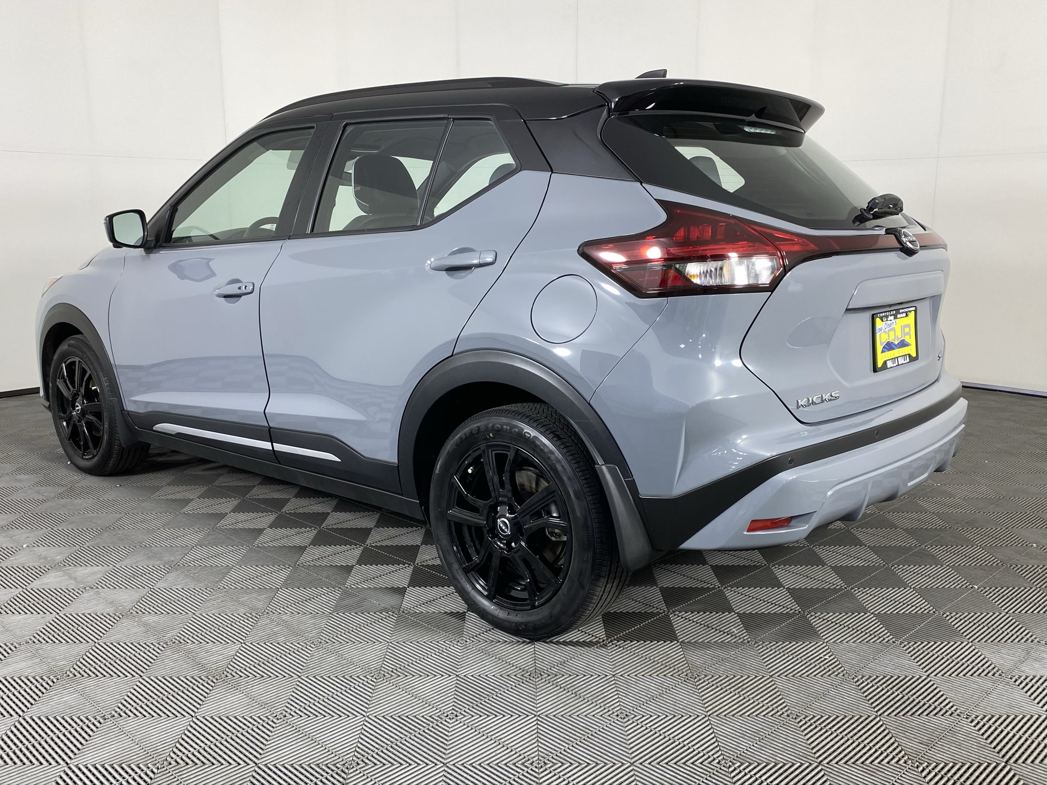 Used 2024 Nissan Kicks SR w/ SR Premium Package FWD image 5
