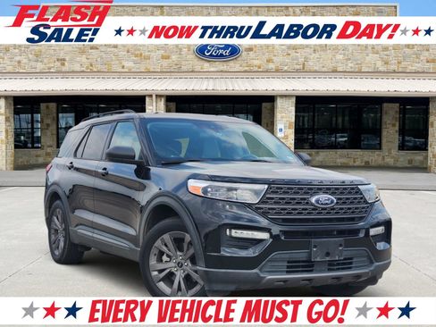 Used 2021 Ford Explorer XLT w/ Equipment Group 202A RWD image 1