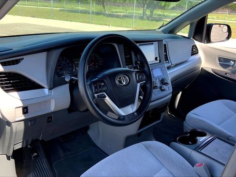 Used 2016 Toyota Sienna LE image 17
