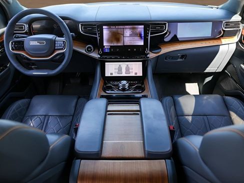 Used 2024 Jeep Grand Wagoneer Series III image 29