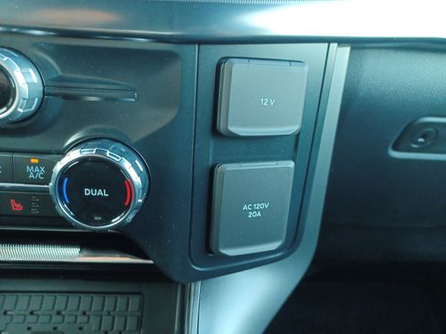 New 2025 Ford F150 Lariat w/ Equipment Group 502A High image 37