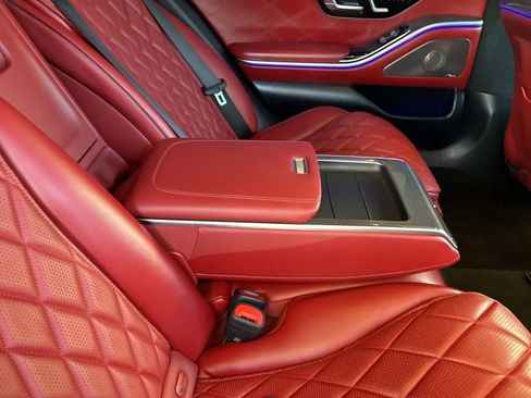 Used 2022 Mercedes-Benz S 580 4MATIC Sedan w/ AMG Line Package image 34