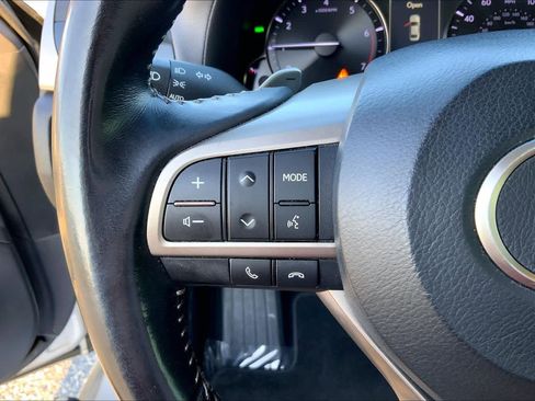 Used 2016 Lexus GS 200t image 23