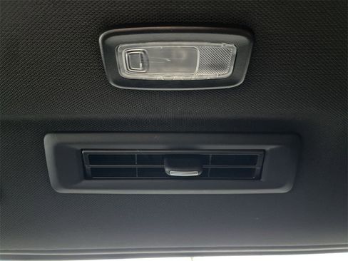 Used 2023 GMC Yukon XL SLT w/ SLT Luxury Package image 22