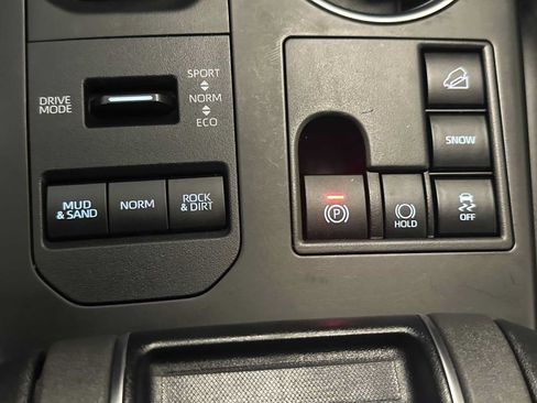 Used 2023 Toyota Highlander XLE AWD/4WD image 16