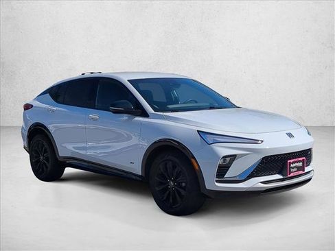 Used 2025 Buick Envista Sport Touring image 3