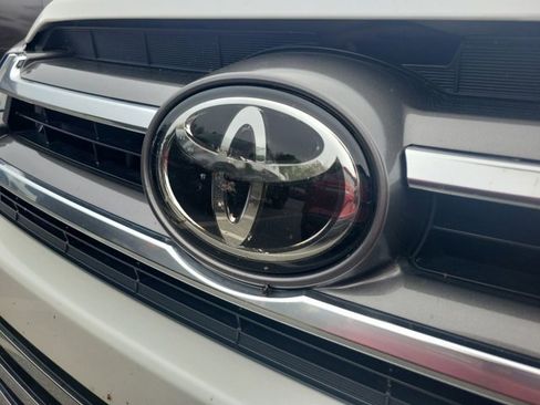 Used 2017 Toyota Highlander Limited image 11