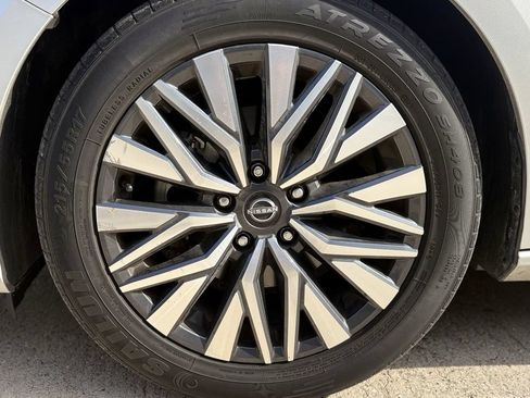 Used 2024 Nissan Altima 2.5 SV FWD image 9