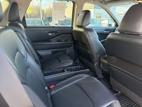 Used 2023 Nissan Pathfinder SL w/ SL Premium Package image 13