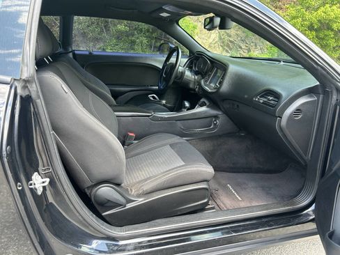 Used 2016 Dodge Challenger SXT RWD image 18