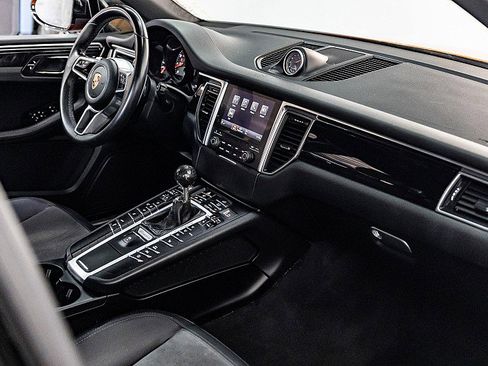 Used 2018 Porsche Macan S image 33