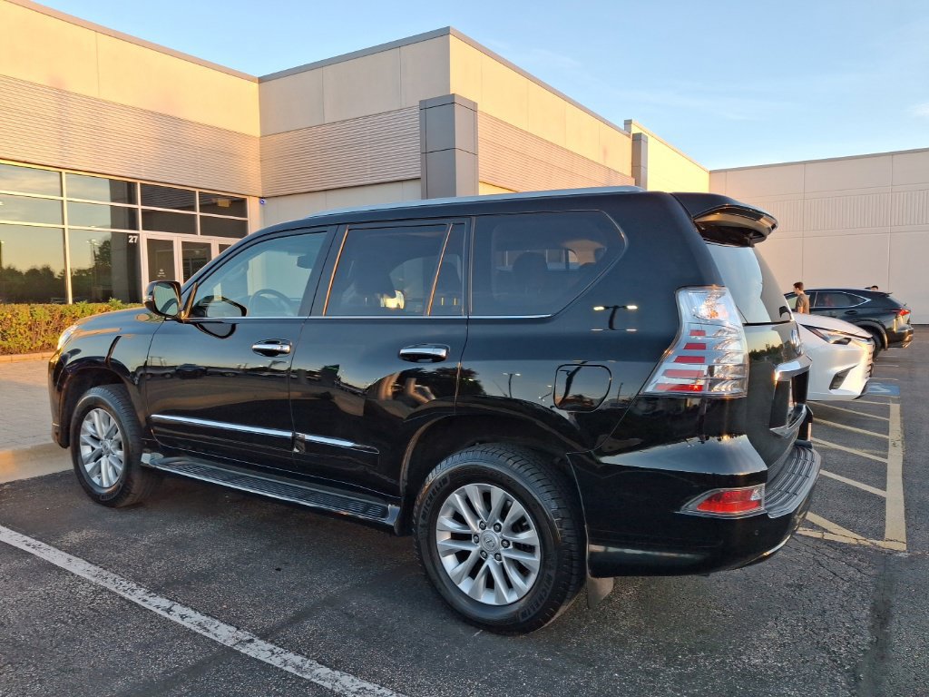 Used 2019 Lexus GX 460 Premium AWD/4WD image 3