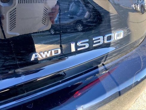 Used 2016 Lexus IS 300 AWD image 9