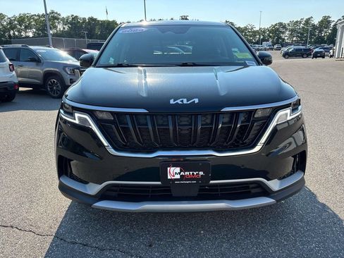 Used 2024 Kia Carnival EX FWD image 9