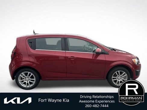 Used 2014 Chevrolet Sonic LT w/ Fun and Sun Package FWD image 7