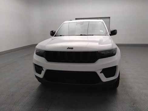Used 2023 Jeep Grand Cherokee Altitude AWD/4WD image 15