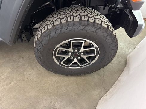 Used 2025 Jeep Wrangler Unlimited Rubicon image 21