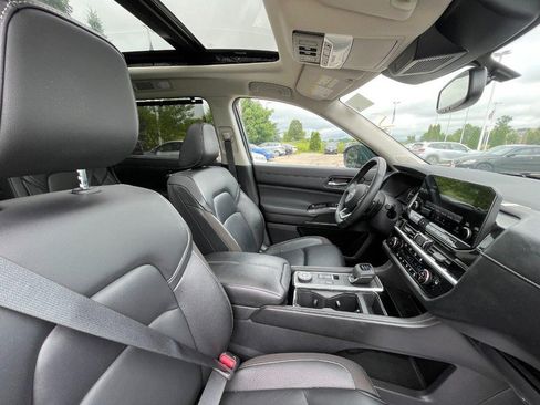 Used 2022 Nissan Pathfinder SL w/ SL Premium Package AWD/4WD image 3