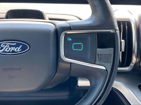 Certified 2025 Ford Expedition Platinum w/ Driver's Package AWD/4WD image 18