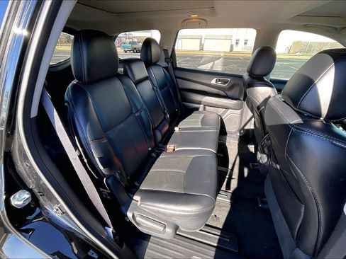 Used 2018 Nissan Pathfinder Platinum w/ Cargo Package image 17