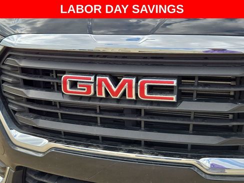 Used 2024 GMC Terrain SLE w/ Driver Convenience Package FWD image 12