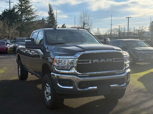 Used 2024 RAM 3500 Tradesman w/ Chrome Appearance Group image 7