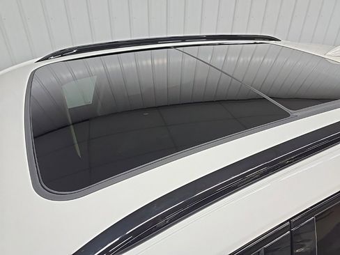 Used 2021 Buick Envision Essence w/ Technology Package I image 11