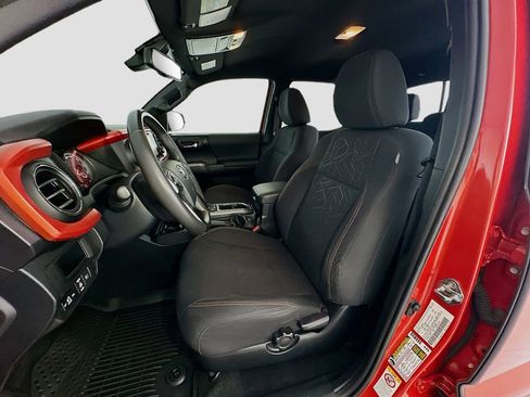 Used 2018 Toyota Tacoma TRD Sport AWD/4WD image 18