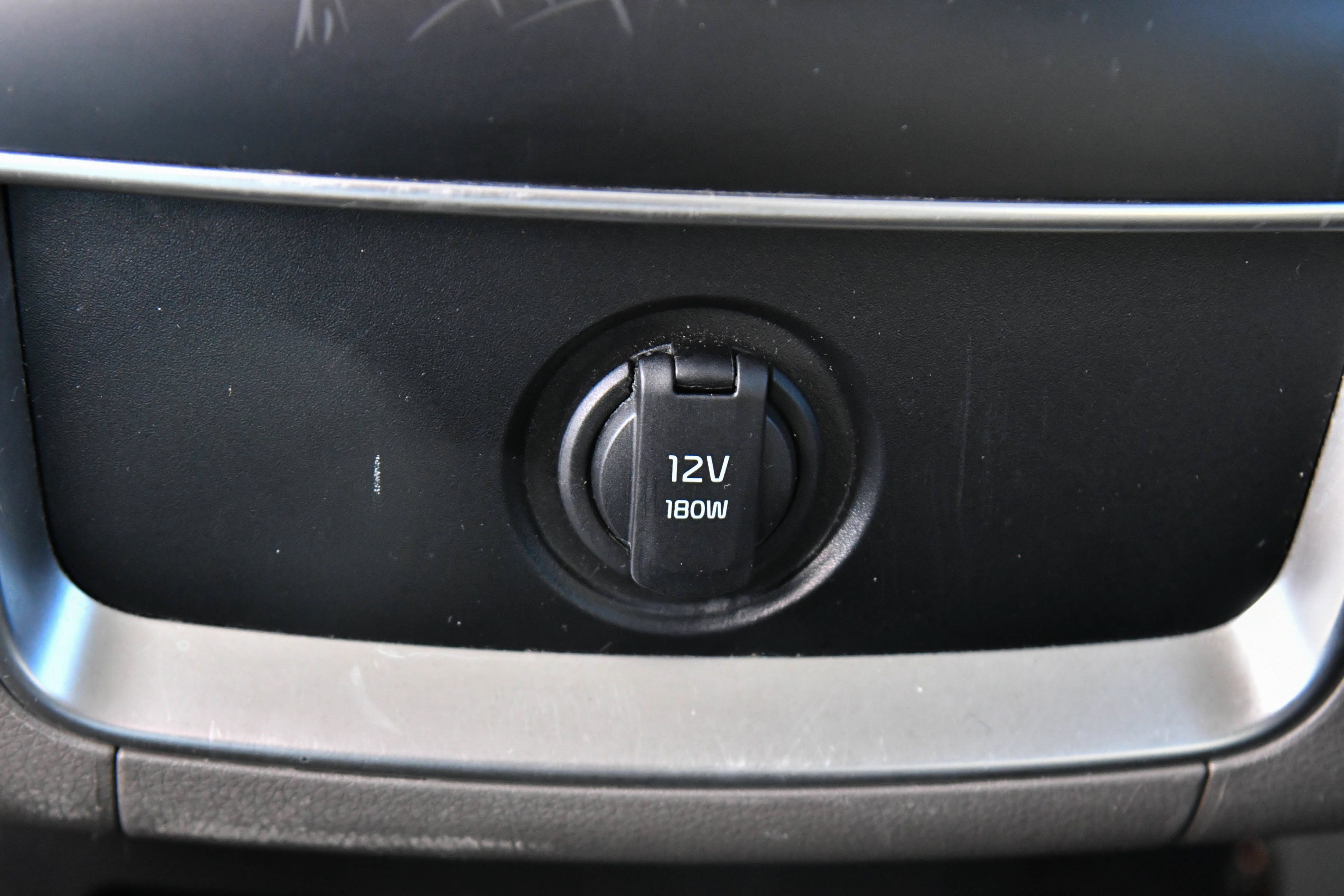 Used 2025 Kia Carnival FWD image 40