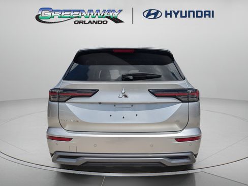 Used 2025 Mitsubishi Outlander SE FWD image 7