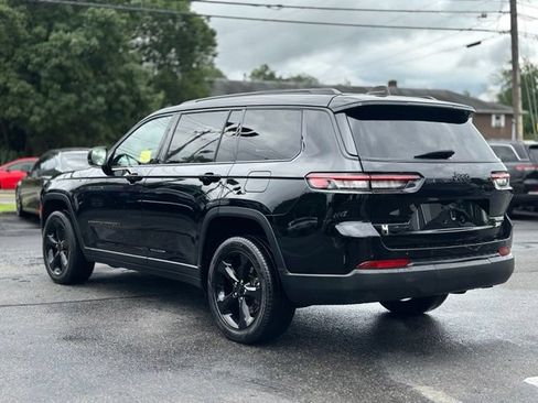 Used 2023 Jeep Grand Cherokee L Limited w/ Black Appearance Package AWD/4WD image 3
