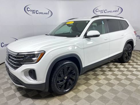 Used 2024 Volkswagen Atlas SE w/ Black Wheel Package AWD/4WD image 3