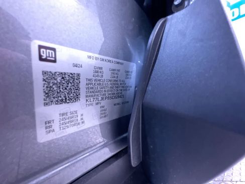 Used 2025 Chevrolet Trax RS w/ Sunroof Package FWD image 42