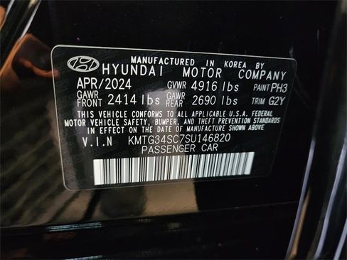 Used 2025 Genesis G70 2.5T image 32