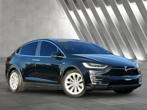 Used 2018 Tesla Model X 75D image 2