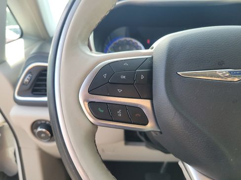 Used 2020 Chrysler Pacifica Limited FWD image 30