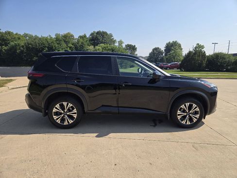 Used 2023 Nissan Rogue SV AWD/4WD image 2