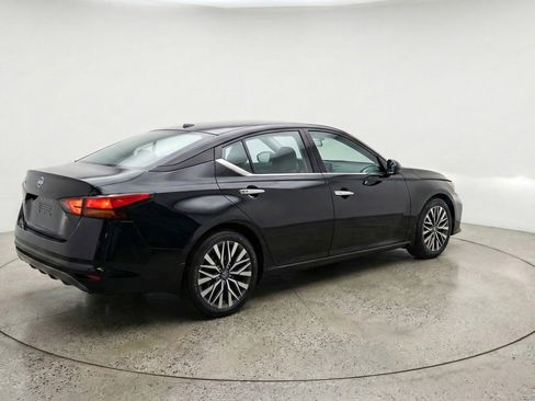 Used 2025 Nissan Altima 2.5 SV FWD image 9