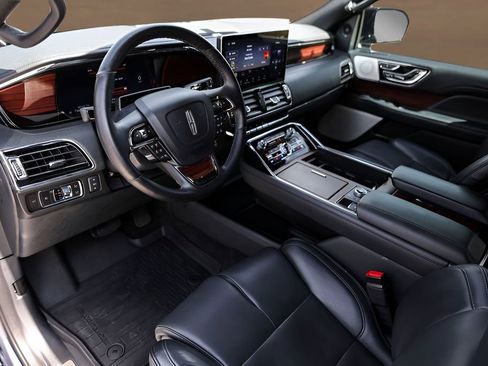 Used 2023 Lincoln Navigator L Reserve AWD/4WD image 10