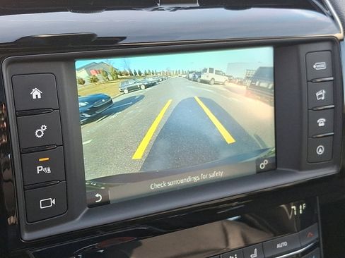 Used 2017 Jaguar XE Premium image 19