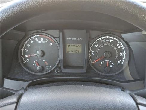 Used 2017 Toyota Tacoma SR image 11