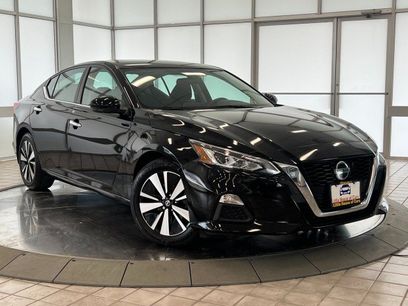 Used 2022 Nissan Altima 2.5 SV w/ SV Premium Package