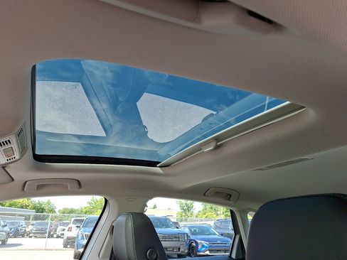 Used 2024 Volkswagen Jetta SE w/ Panoramic Sunroof Package FWD image 15
