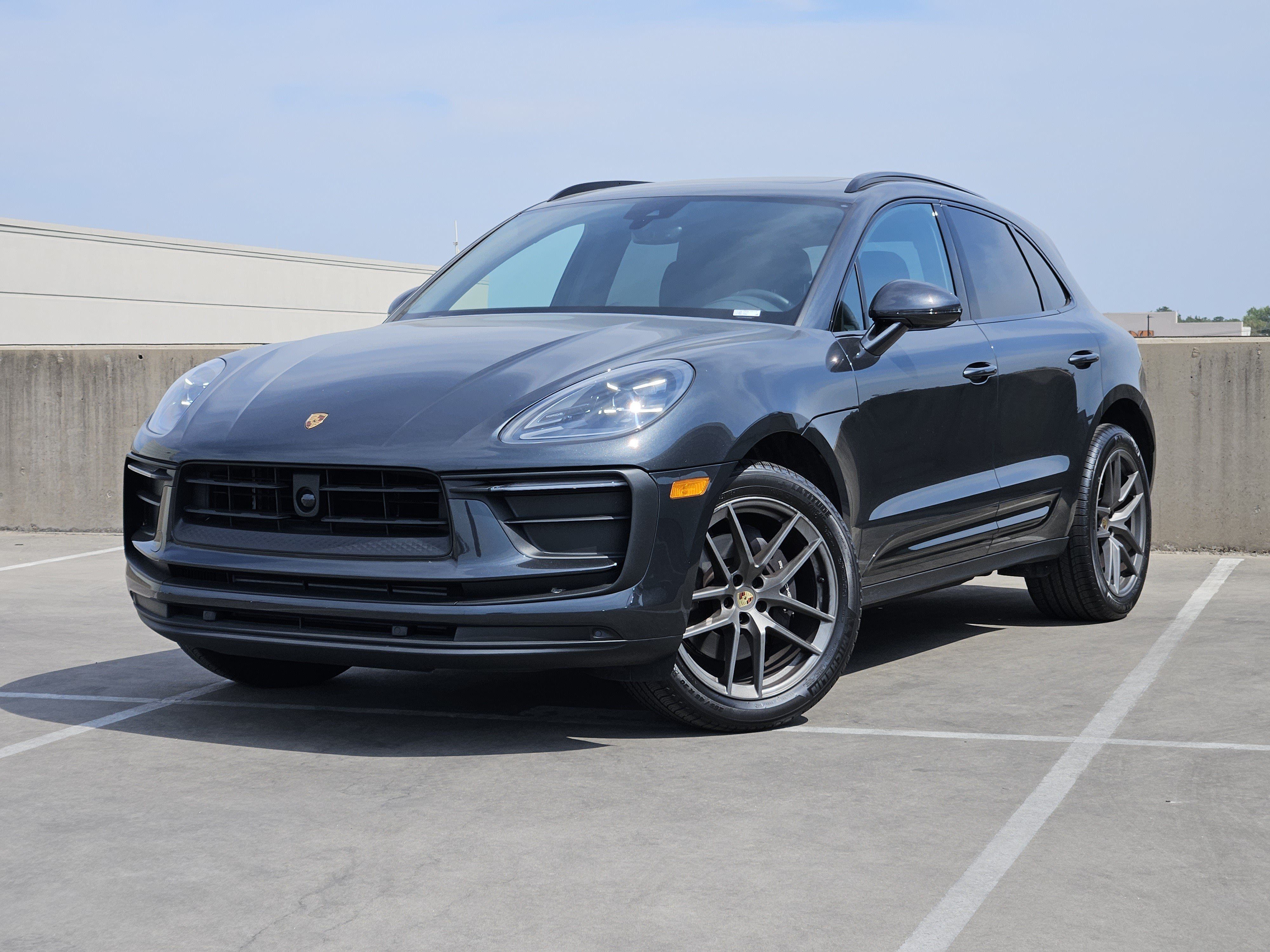 Certified 2026 Porsche Macan AWD/4WD image 1
