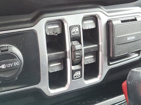 Certified 2021 Jeep Wrangler Unlimited Sahara AWD/4WD image 18