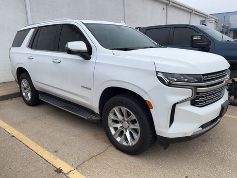 Used 2021 Chevrolet Tahoe Premier w/ Premium Package image 3