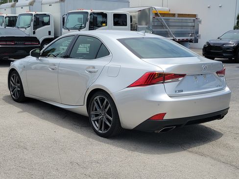 Used 2019 Lexus IS 300 F Sport w/ F Sport Package RWD image 3