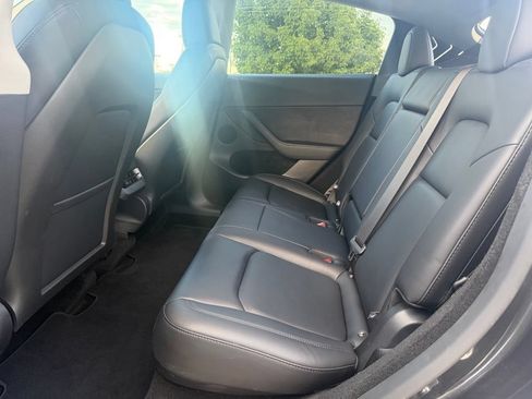 Used 2025 Tesla Model Y Long Range AWD/4WD image 17
