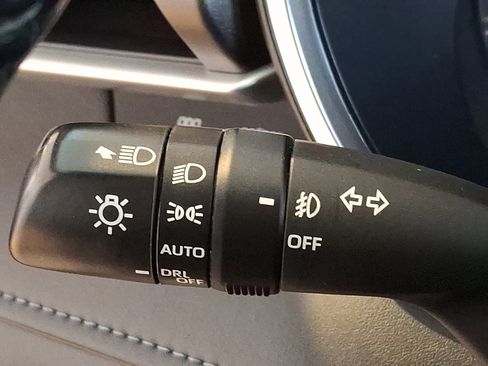 Certified 2023 Toyota Highlander XLE image 26